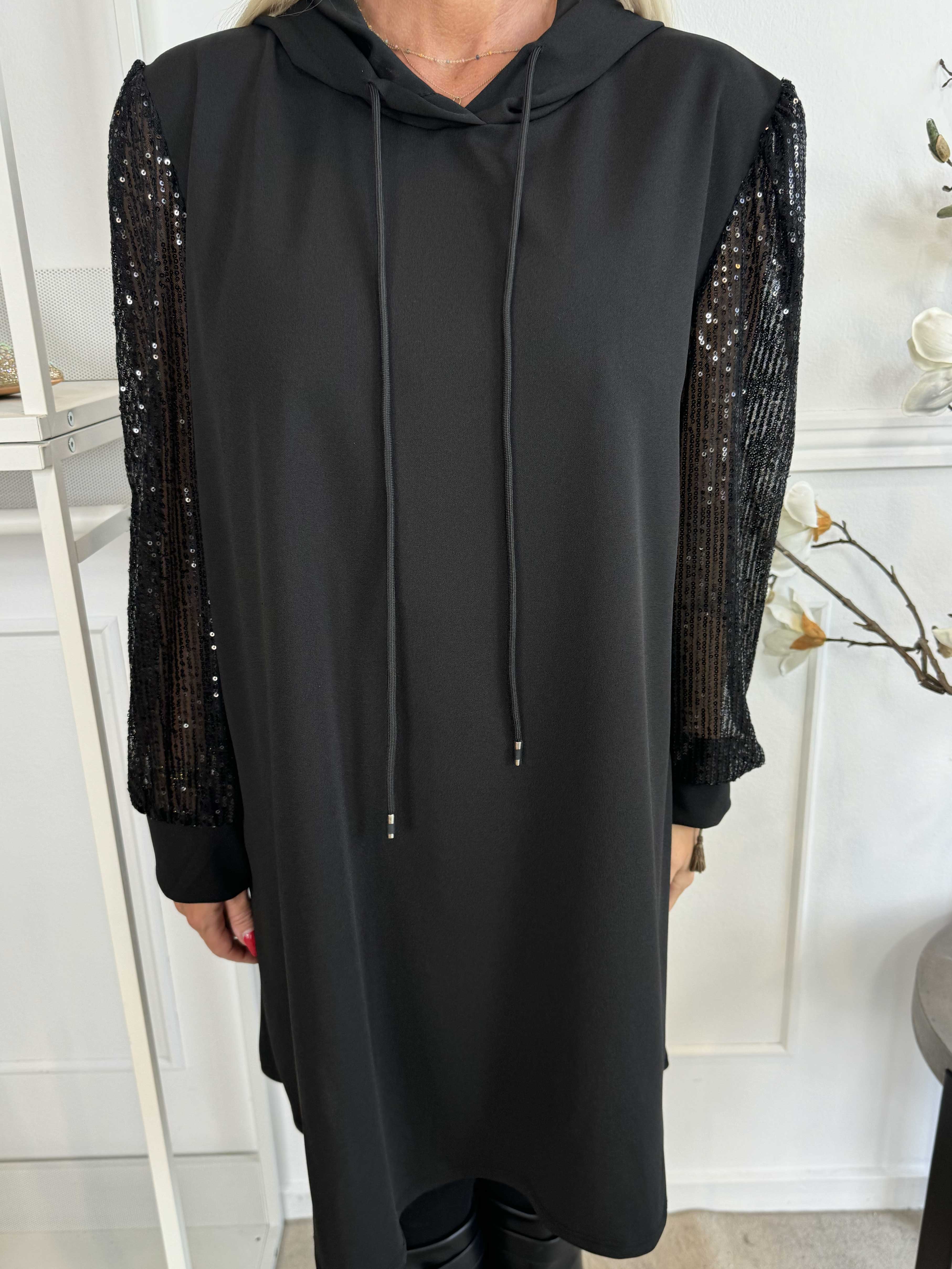 Adara - Ensfarvet hoodiekjole med pailletærmer